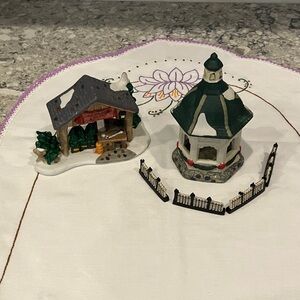 Cobblestone Corners Charming Holiday Village Set
